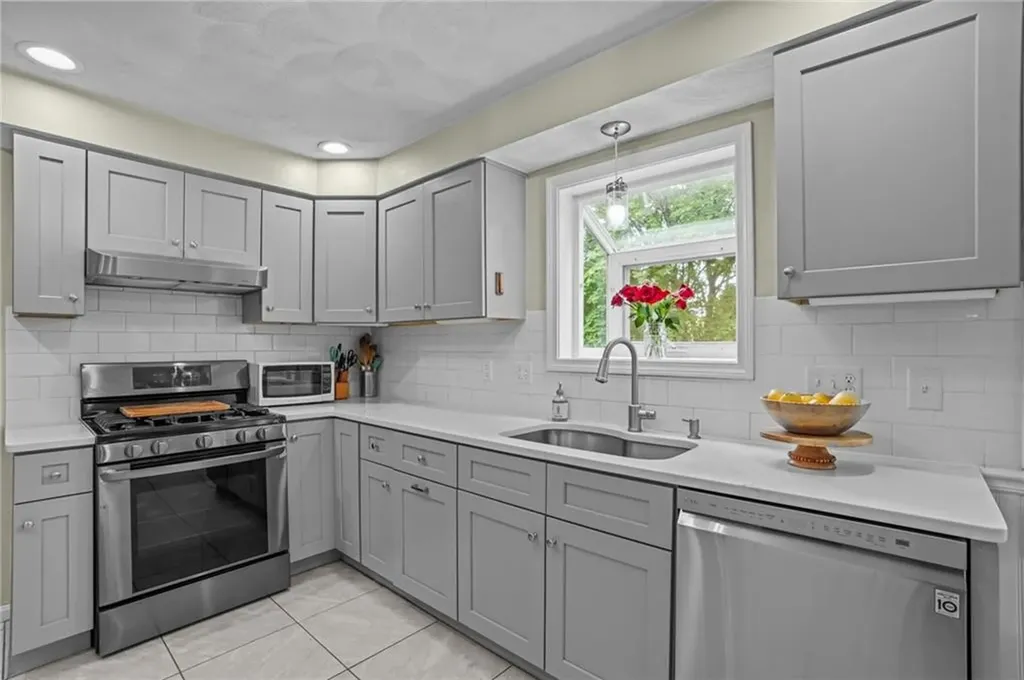160 Sage Drive Warwick RI 02886