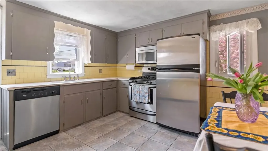 328 Magnolia Street Cranston RI 02910