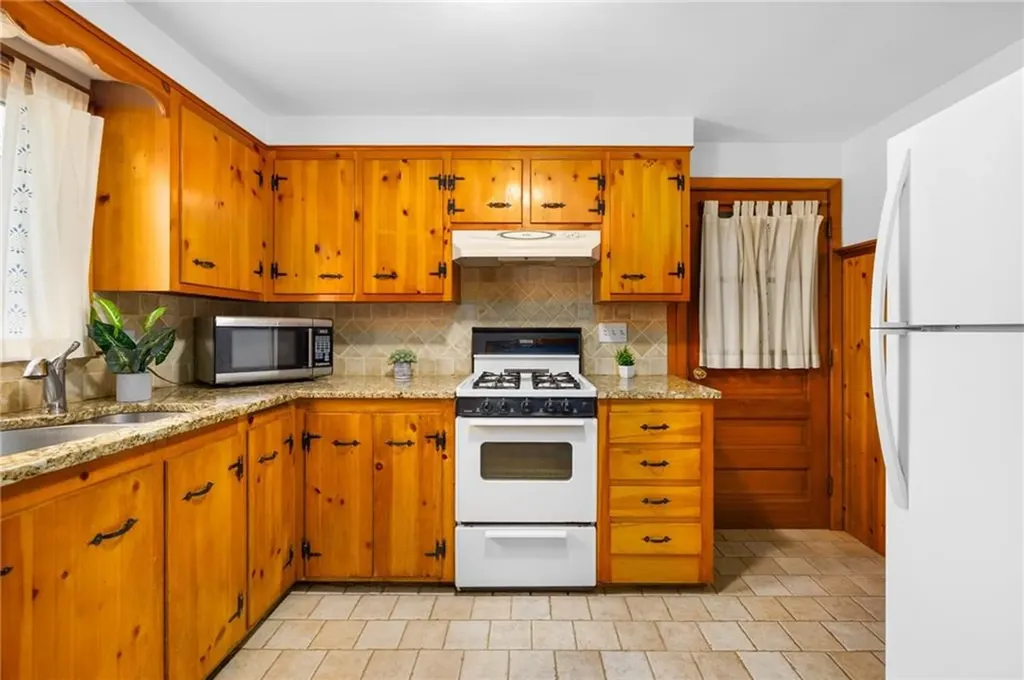 51 Lippitt Avenue Warwick RI 02889