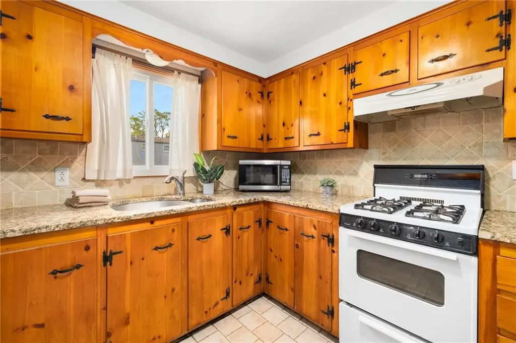 51 Lippitt Avenue Warwick RI 02889