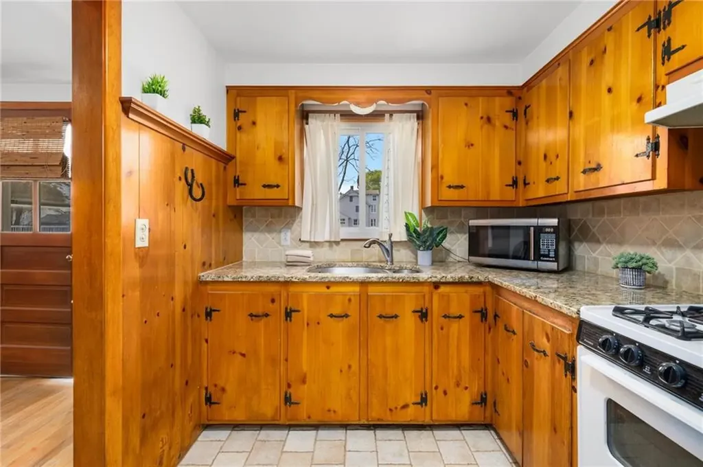 51 Lippitt Avenue Warwick RI 02889