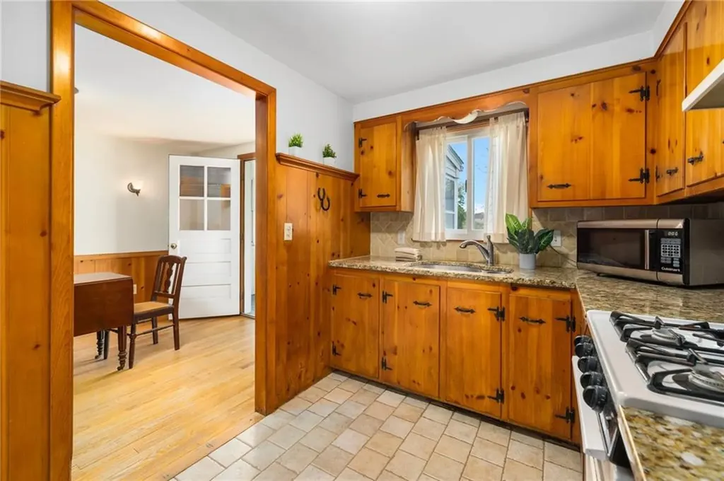 51 Lippitt Avenue Warwick RI 02889