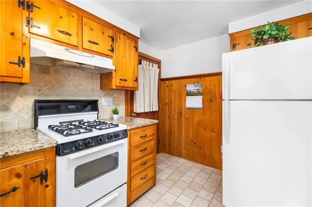 51 Lippitt Avenue Warwick RI 02889