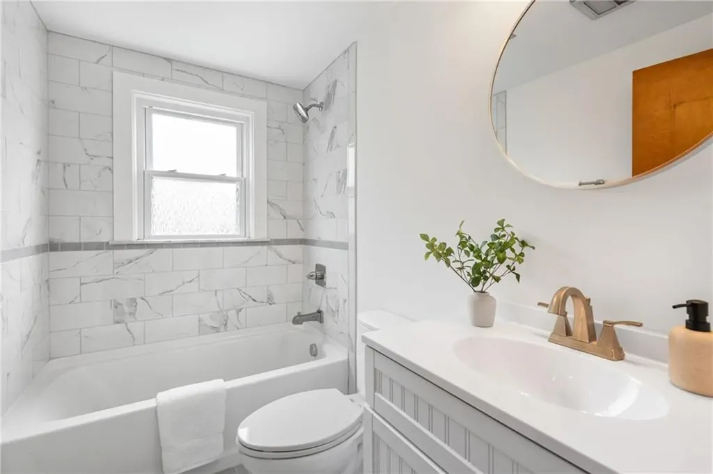 21 Houghton Street Barrington RI 02806