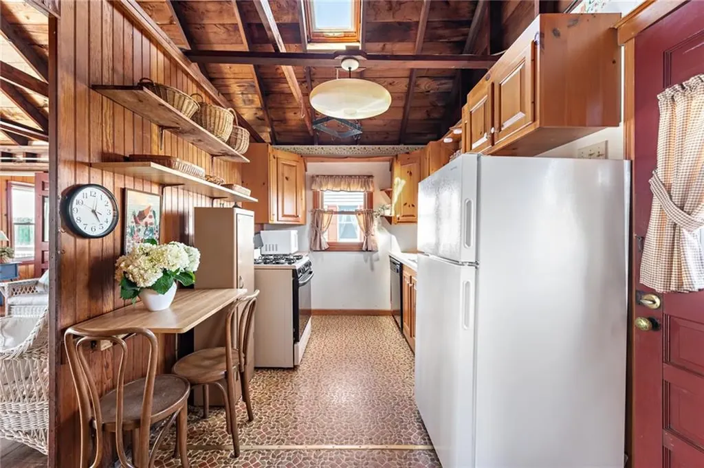 120 Houston Avenue Narragansett RI 02882