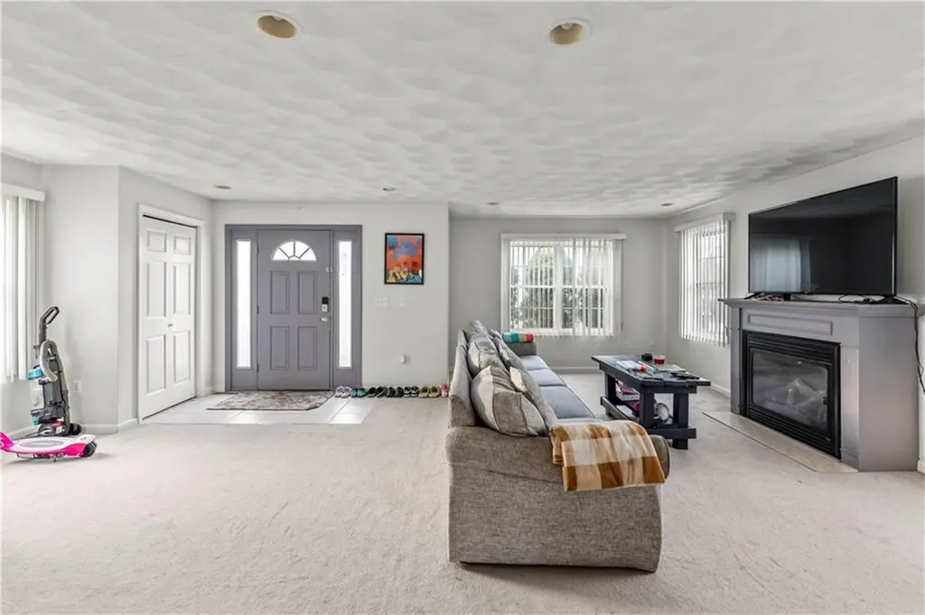 156 Coburn Street Warwick RI 02889