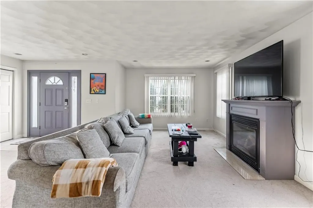156 Coburn Street Warwick RI 02889
