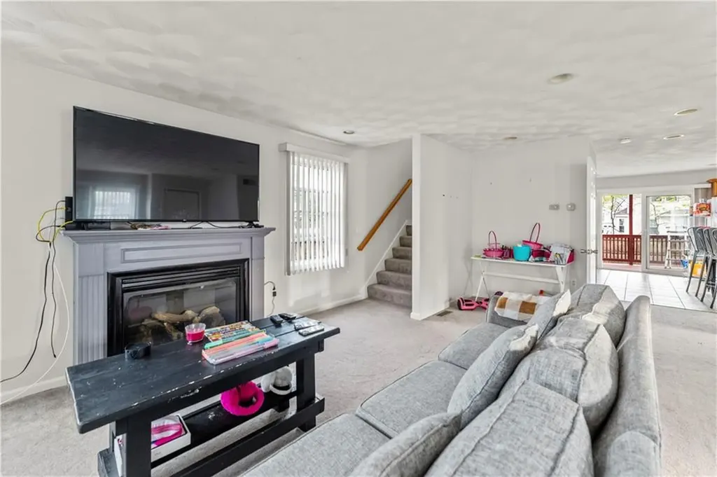 156 Coburn Street Warwick RI 02889