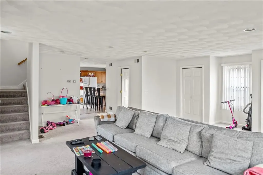 156 Coburn Street Warwick RI 02889