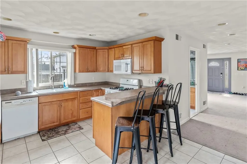 156 Coburn Street Warwick RI 02889