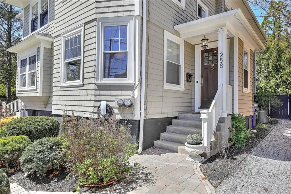 256 258 President Avenue Providence RI 02906