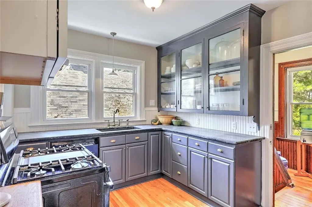 256 258 President Avenue Providence RI 02906