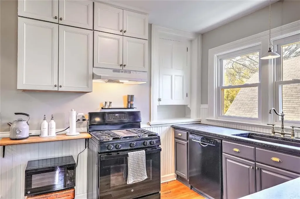 256 258 President Avenue Providence RI 02906