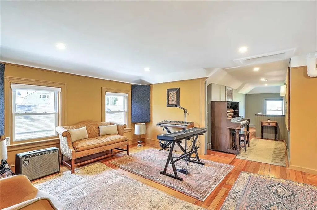 256 258 President Avenue Providence RI 02906
