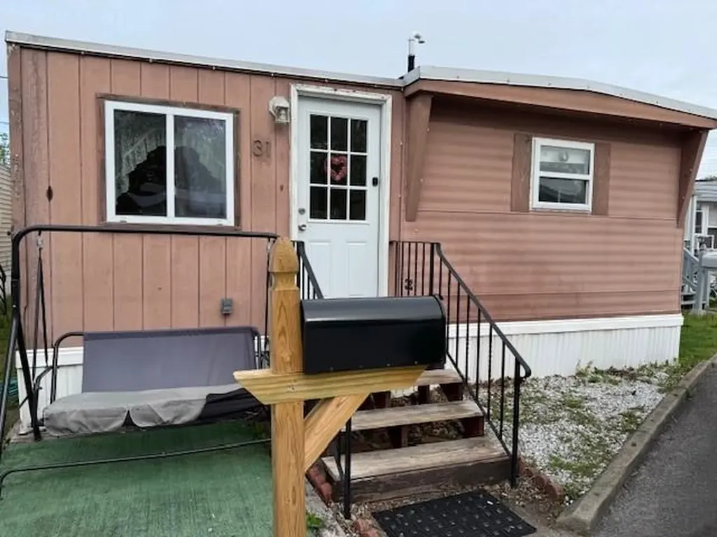 242 #31 Manton Street Pawtucket RI 02861