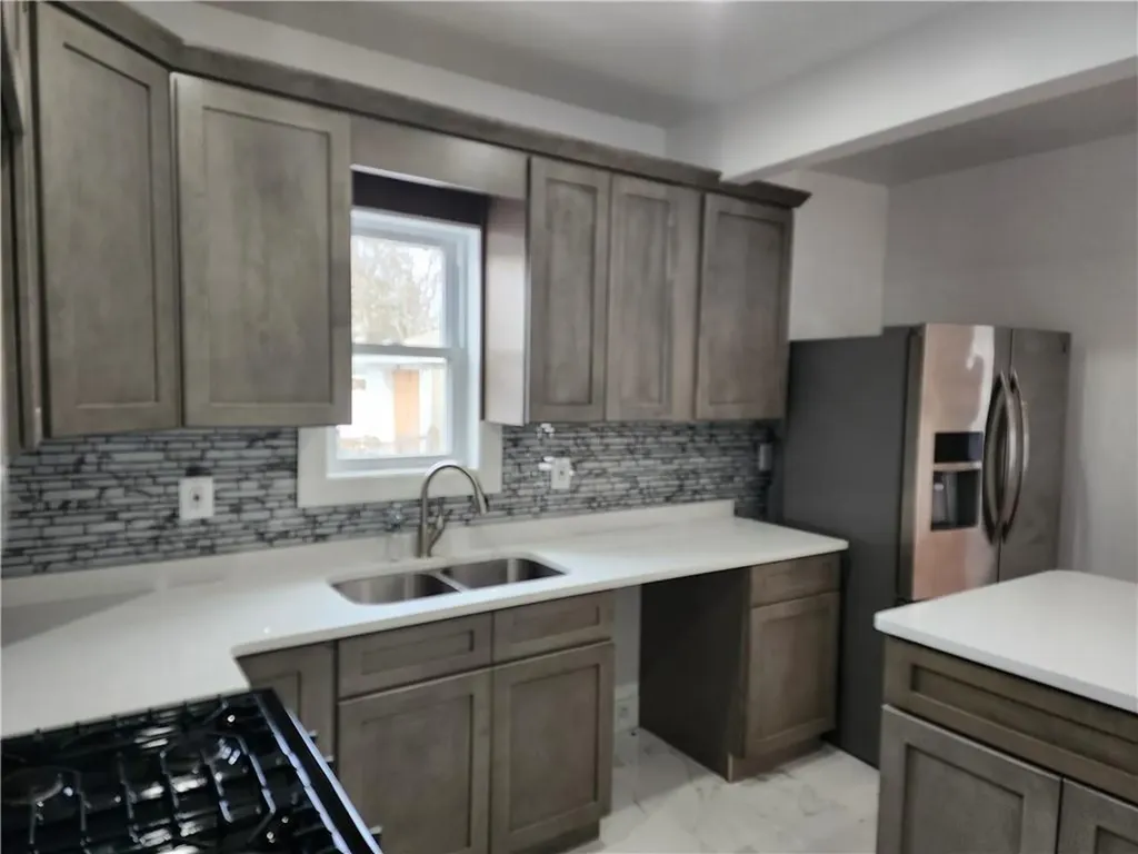 84 Wisdom Avenue Providence RI 02908