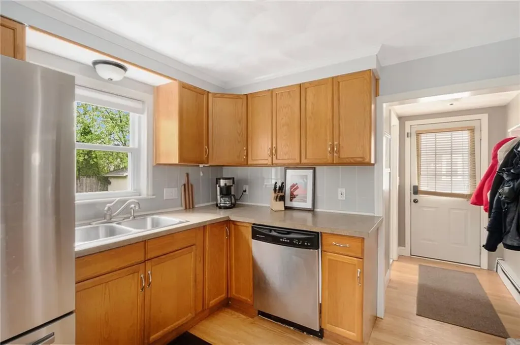 27 Hayes Street Cranston RI 02920