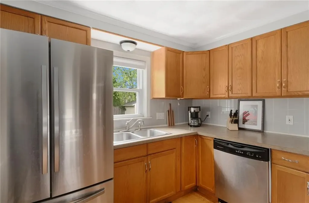 27 Hayes Street Cranston RI 02920