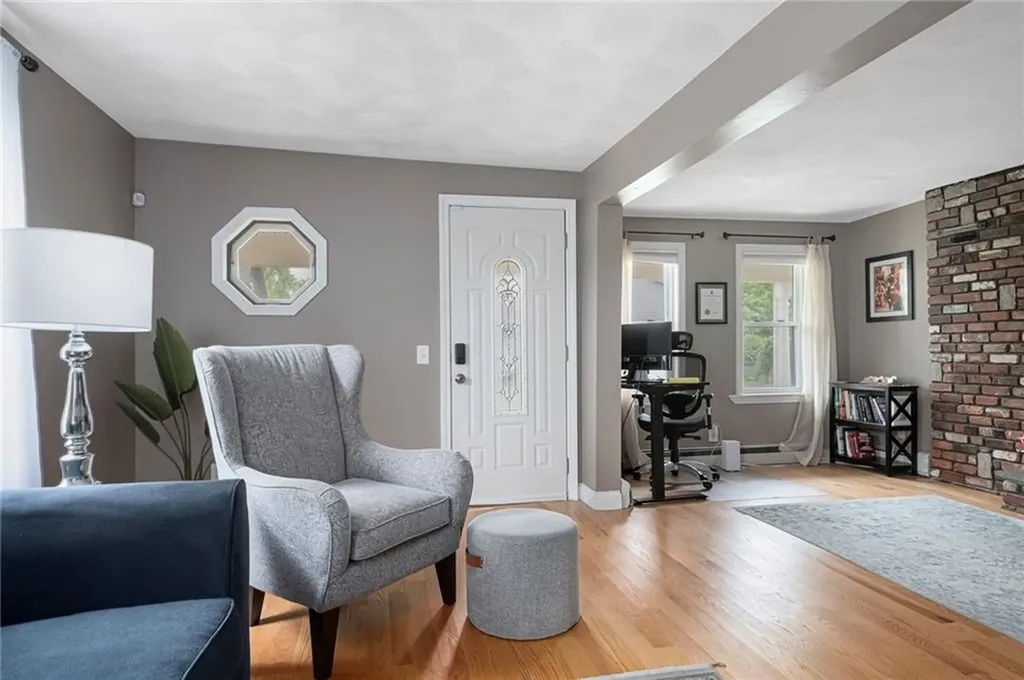 27 Hayes Street Cranston RI 02920