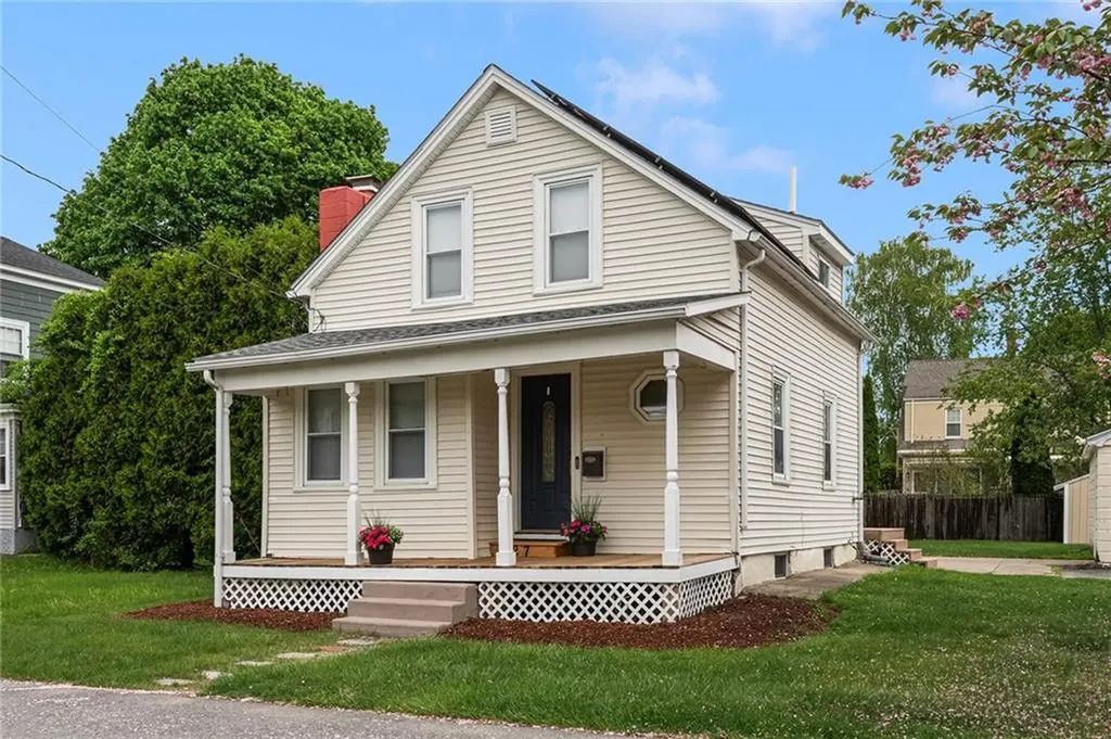 27 Hayes Street Cranston RI 02920