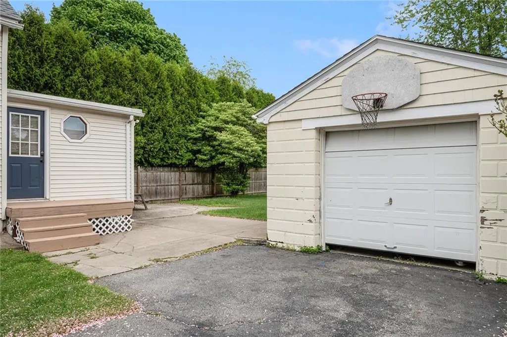 27 Hayes Street Cranston RI 02920