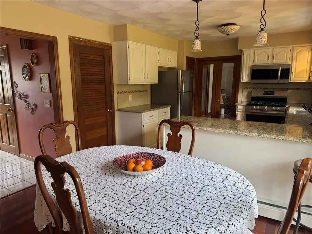 87 Hillcrest Drive Cranston RI 02921