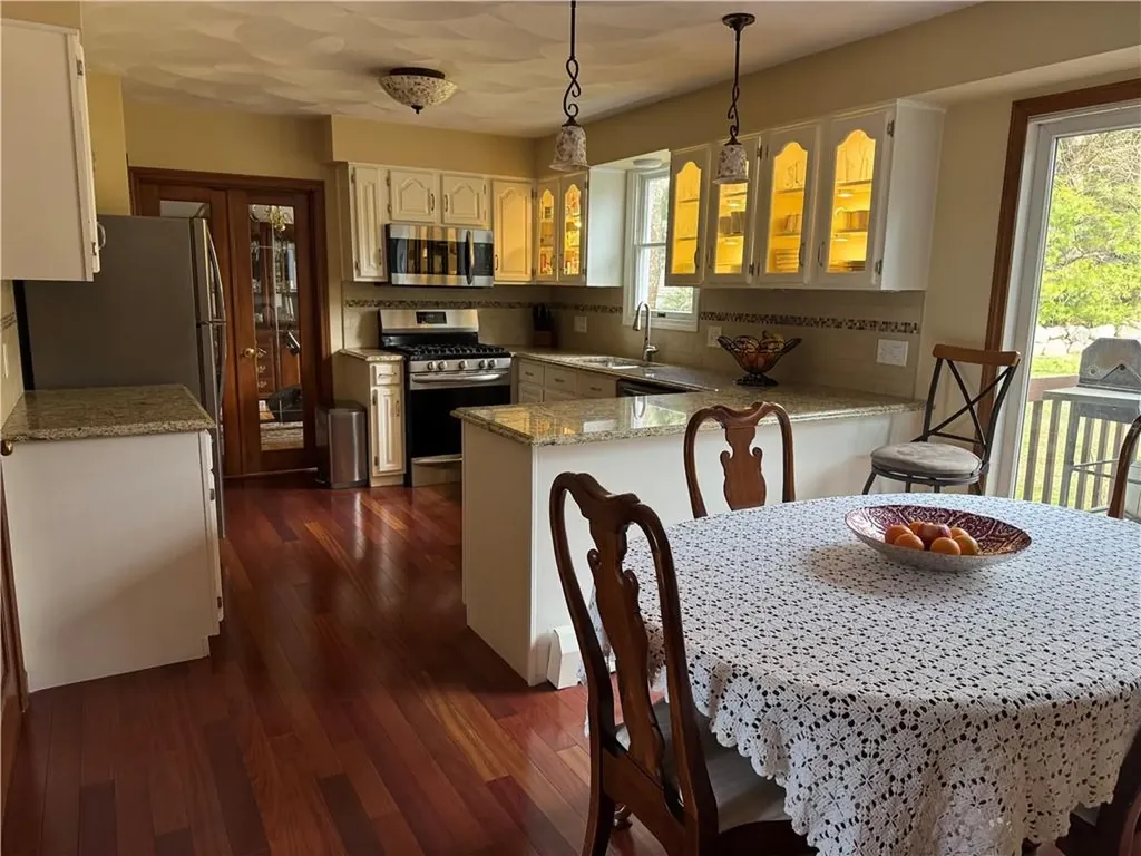 87 Hillcrest Drive Cranston RI 02921