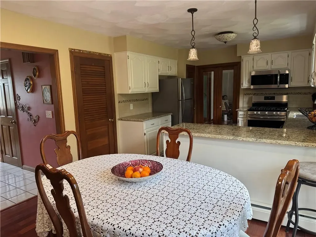 87 Hillcrest Drive Cranston RI 02921