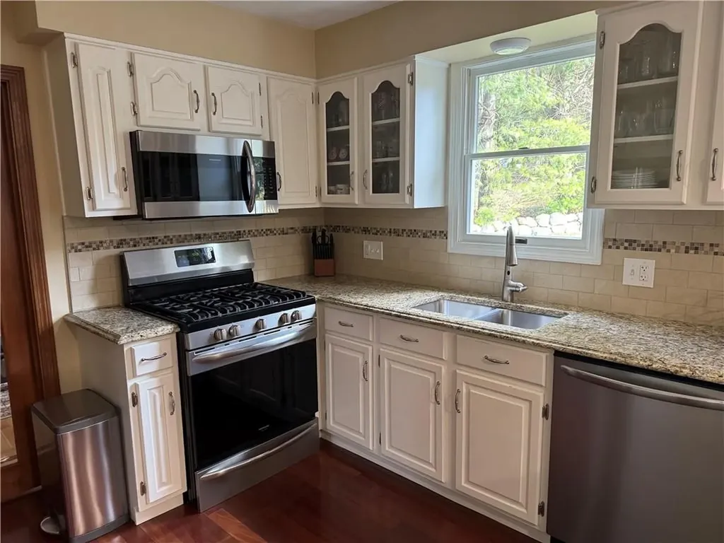 87 Hillcrest Drive Cranston RI 02921