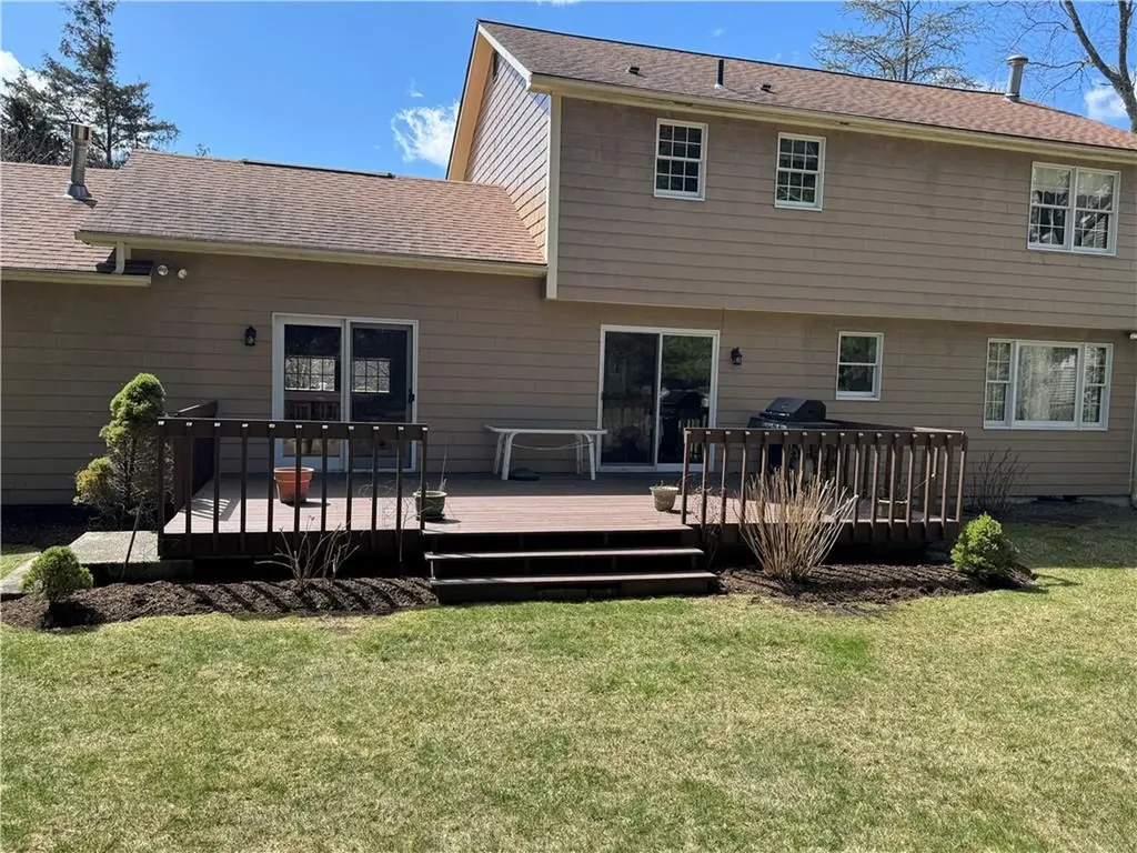 87 Hillcrest Drive Cranston RI 02921