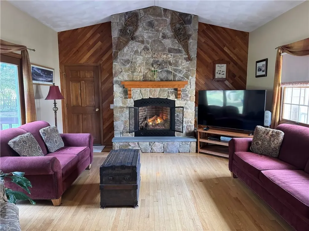 87 Hillcrest Drive Cranston RI 02921