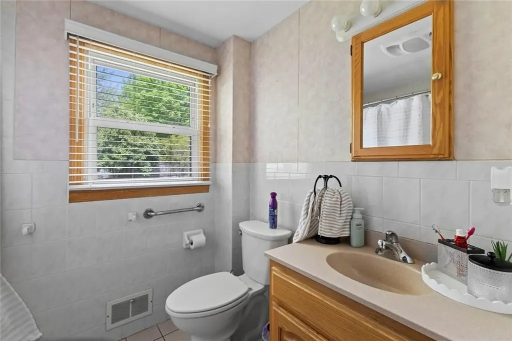 49 Naples Avenue Warwick RI 02886