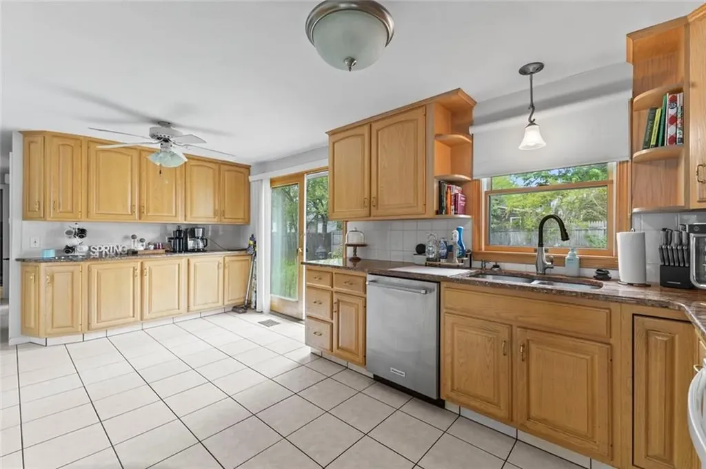 49 Naples Avenue Warwick RI 02886