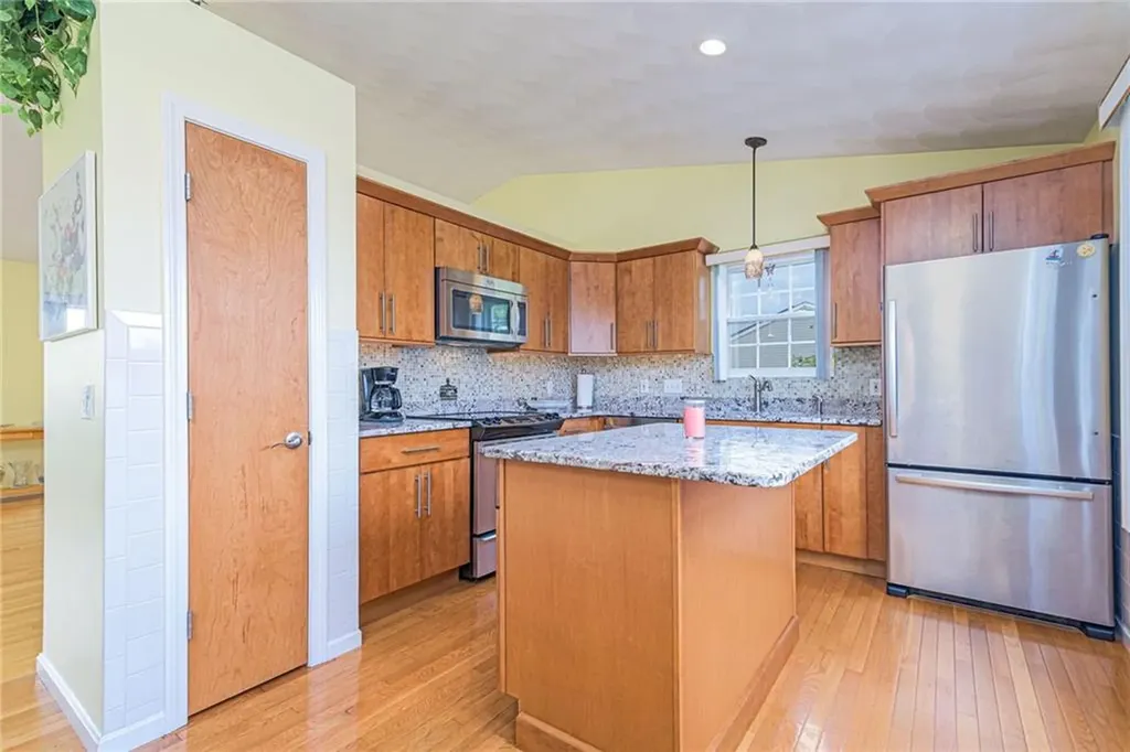 39 President Drive Narragansett RI 02882