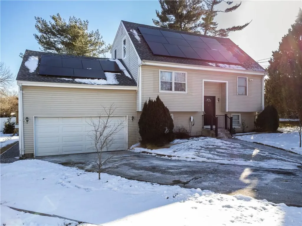 7 Jill Court East Providence RI 02915