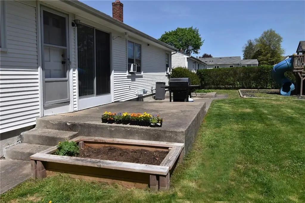 76 Oregon Avenue North Providence RI 02911