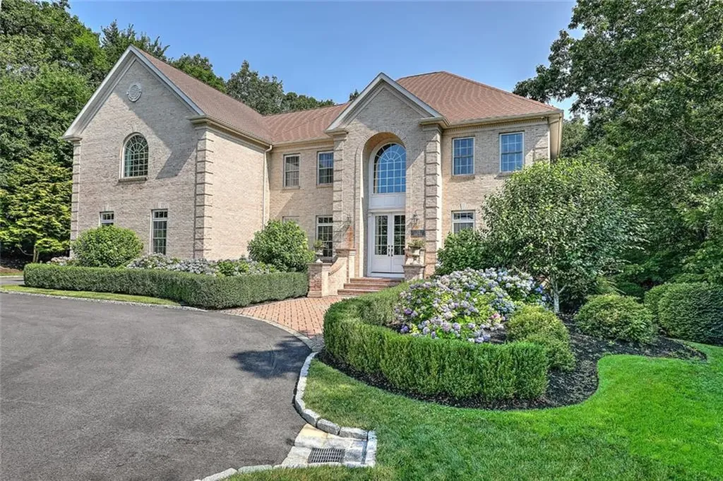 33 Susan Drive Cumberland RI 02864