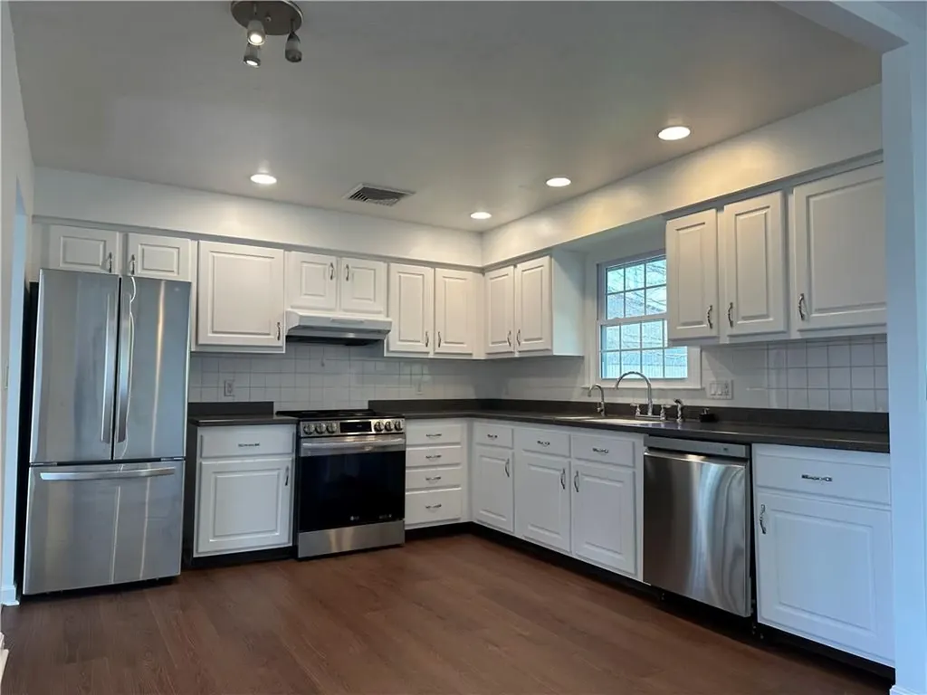 11 Pocono Road Middletown RI 02842