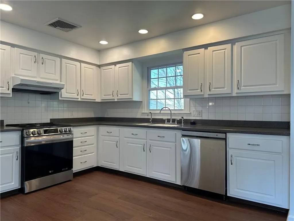 11 Pocono Road Middletown RI 02842