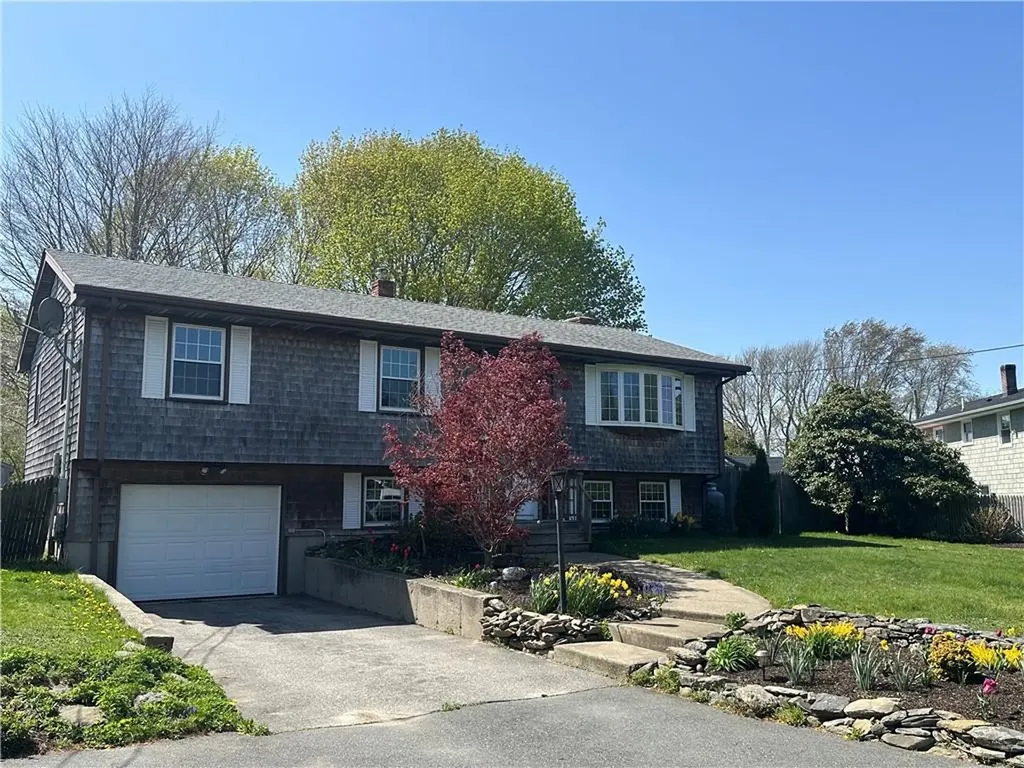 11 Pocono Road Middletown RI 02842