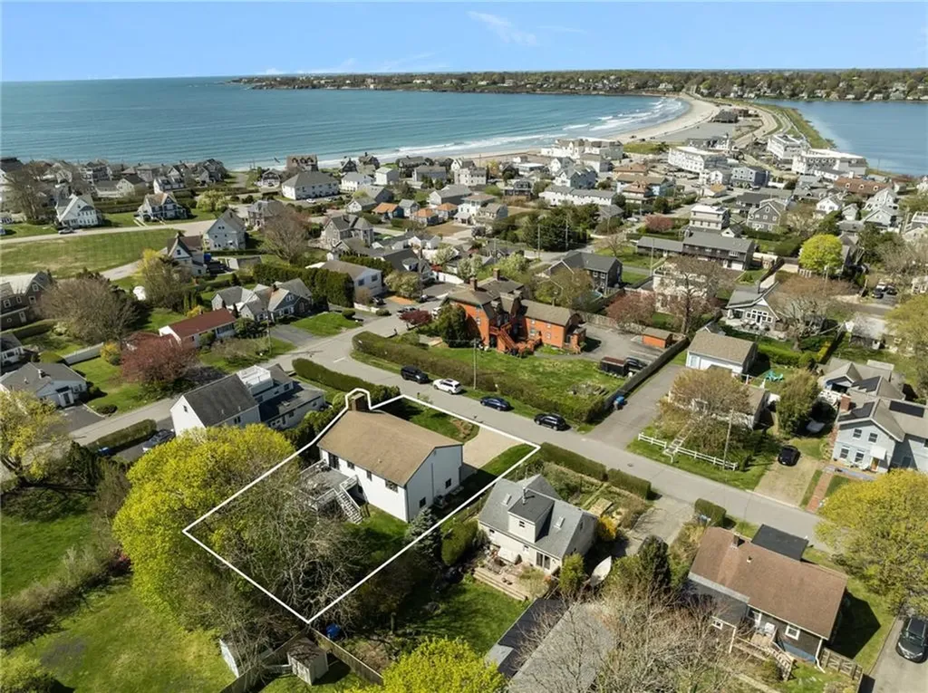 11 Renfrew Avenue Middletown RI 02842