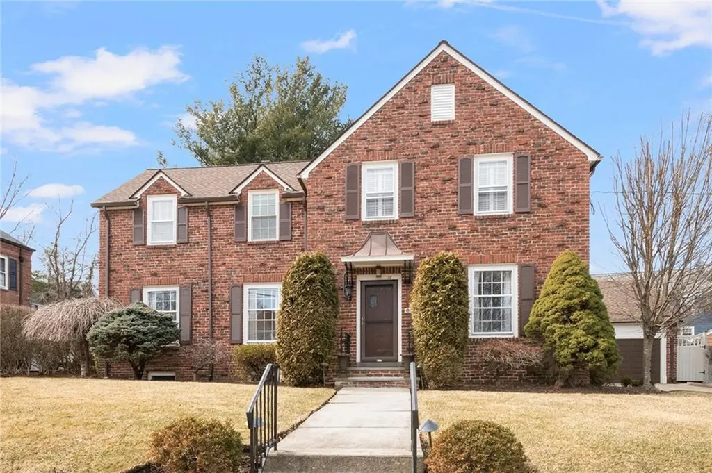 27 Dryden Avenue Pawtucket RI 02860
