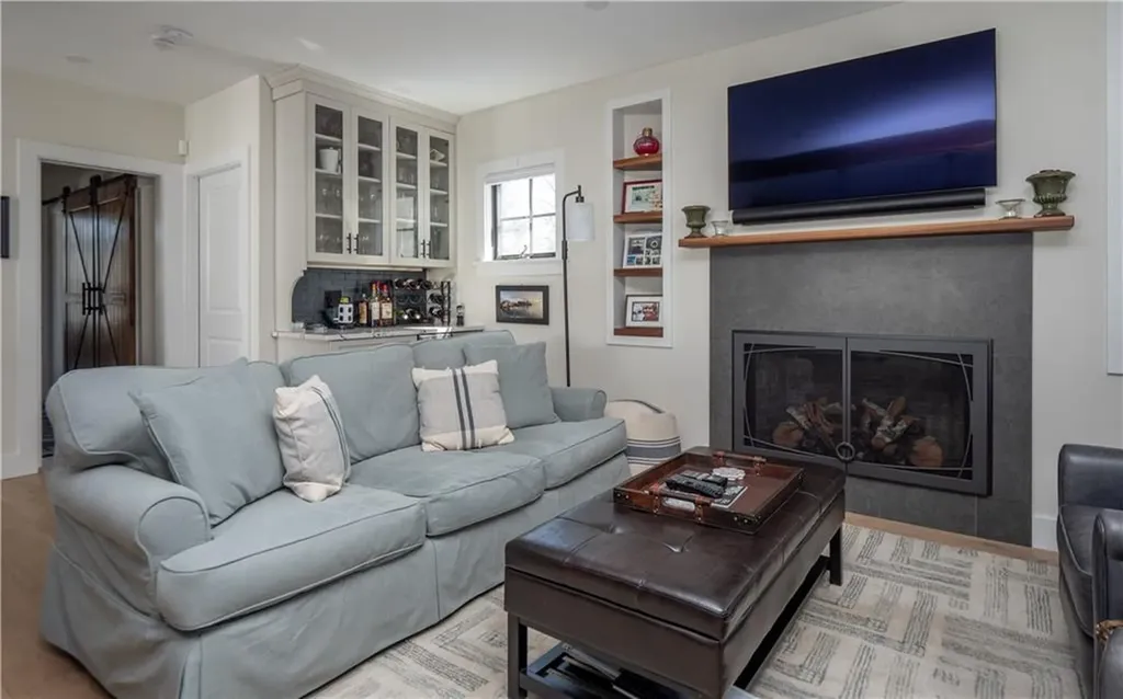70 Roseneath Avenue Newport RI 02840