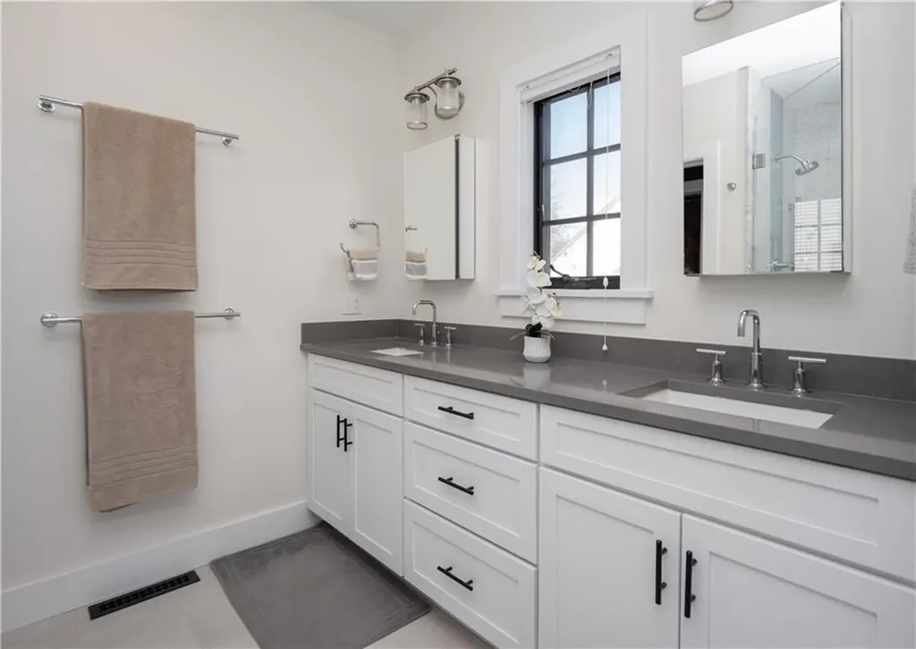 70 Roseneath Avenue Newport RI 02840