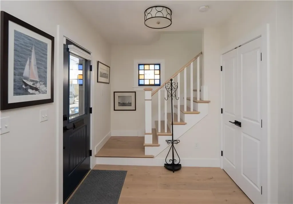 70 Roseneath Avenue Newport RI 02840