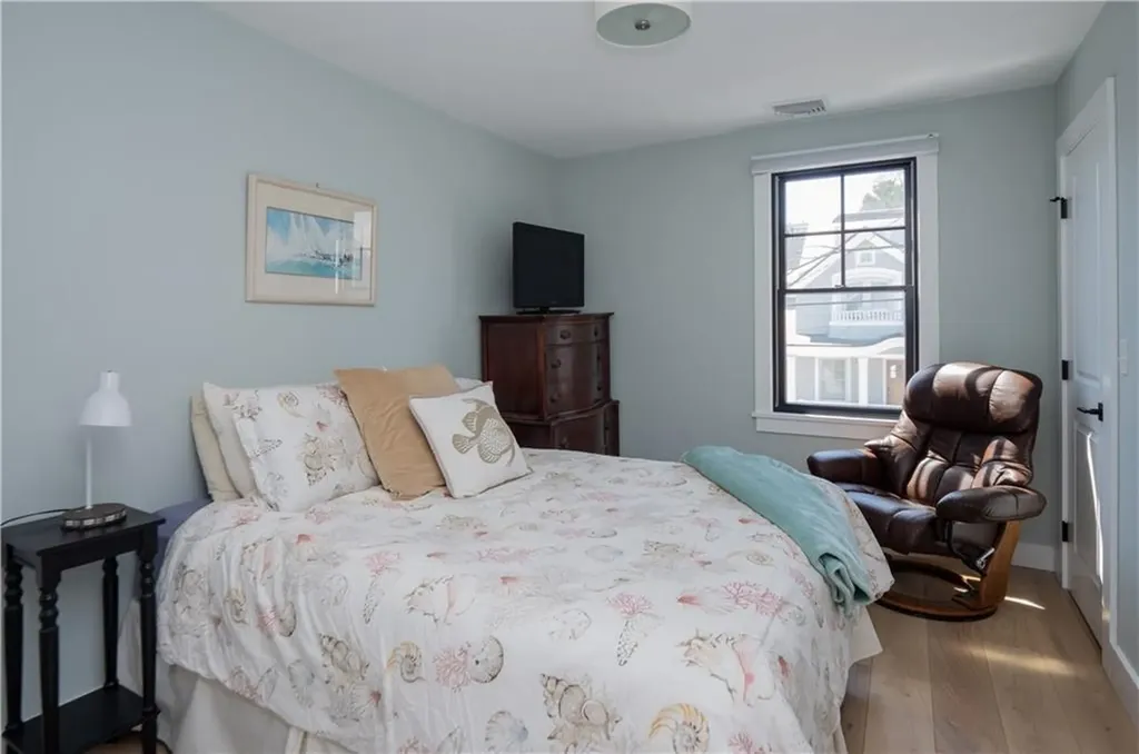 70 Roseneath Avenue Newport RI 02840