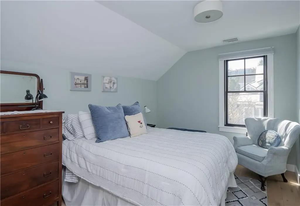 70 Roseneath Avenue Newport RI 02840