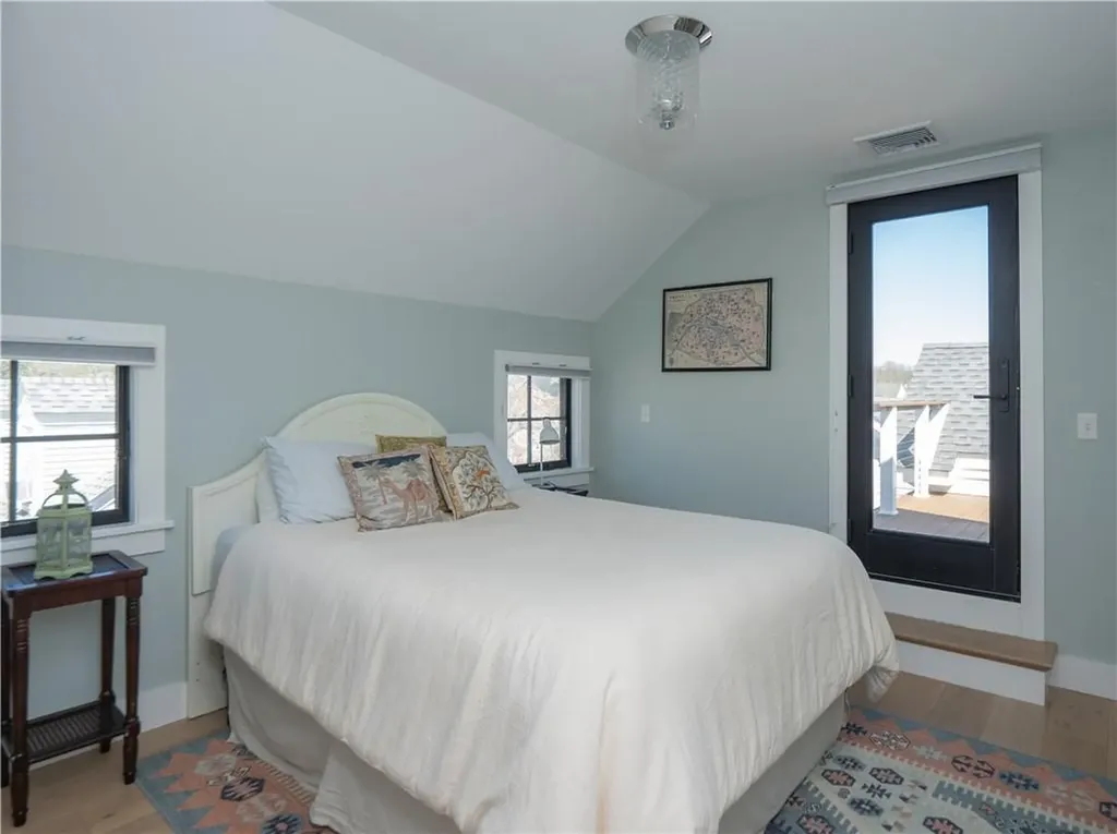 70 Roseneath Avenue Newport RI 02840