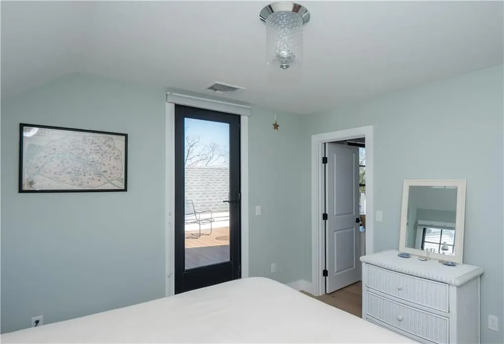 70 Roseneath Avenue Newport RI 02840