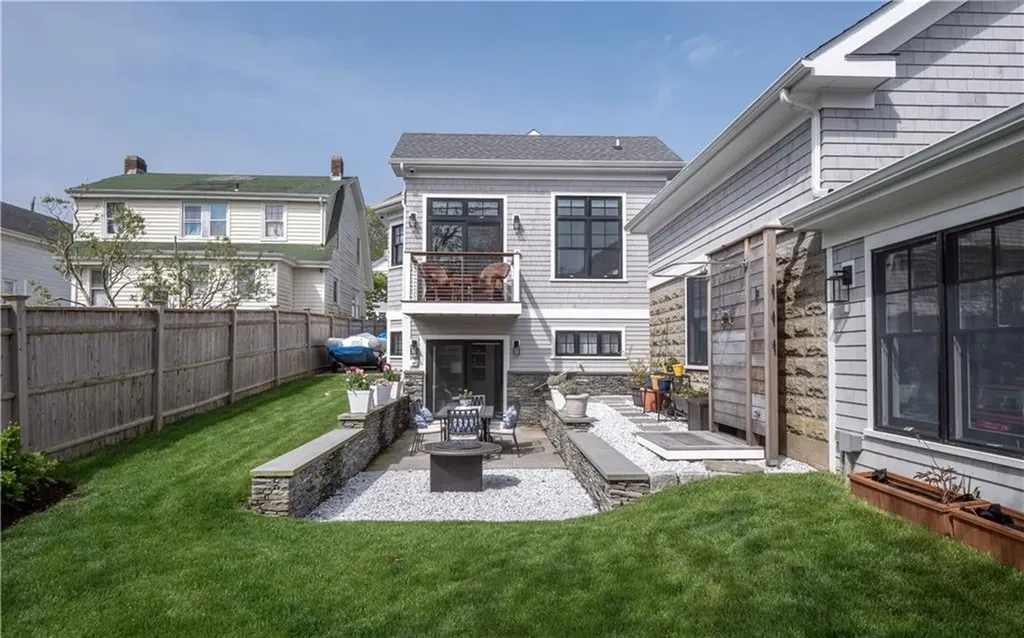 70 Roseneath Avenue Newport RI 02840